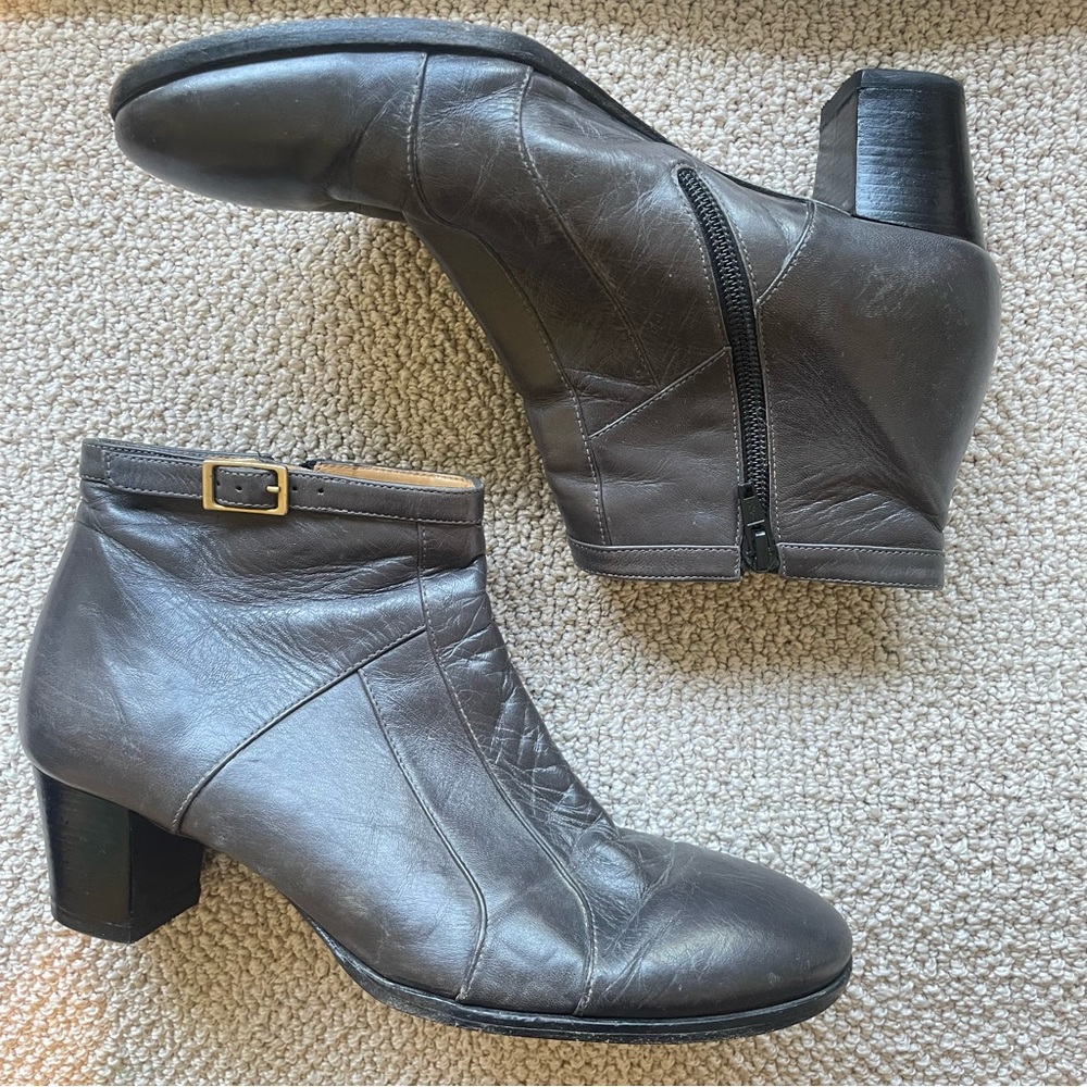 Chie Mihara Gray Leather Ankle Boots with Buckle